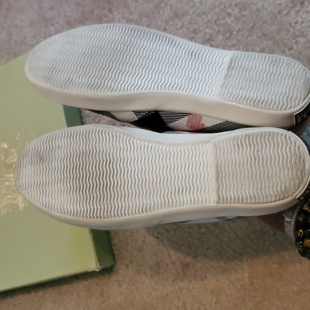 Burberry Heart Sneakers - Picture 8 of 8